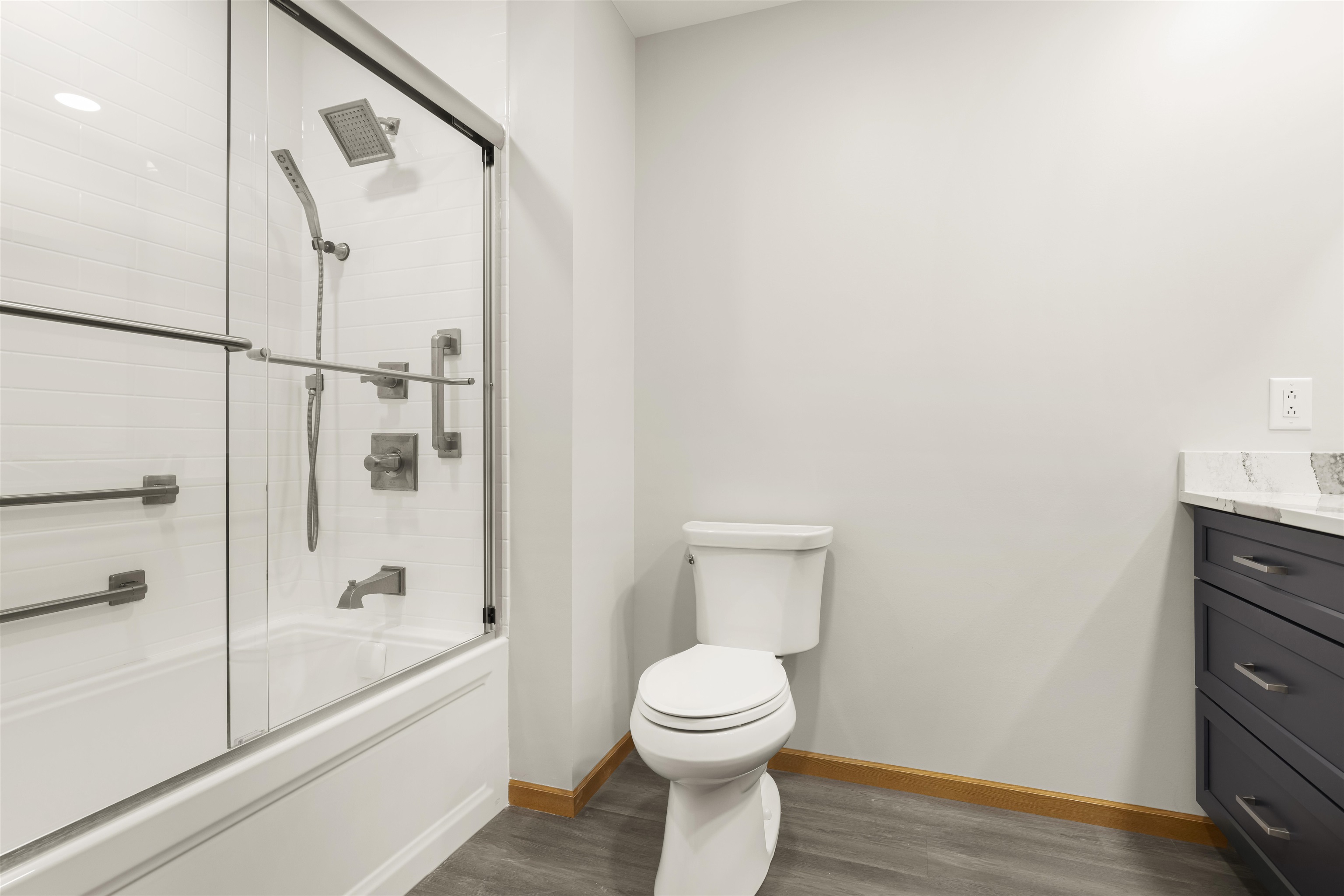 904 Roxbury Road Rockford, IL 61107 - Photo 17 of 35 a bathroom with a toilet and a bathtub