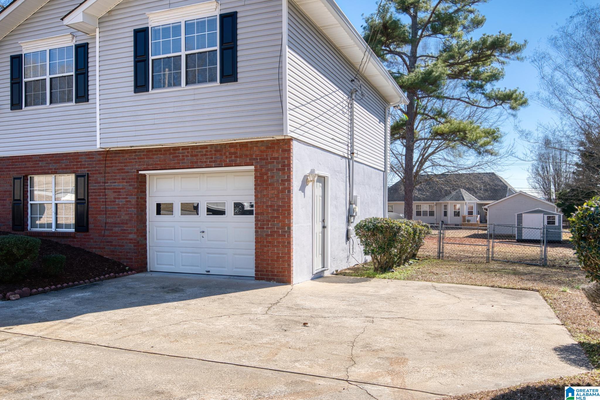 4417 Mayfair Road Anniston, AL 36207 - Photo 3 of 20