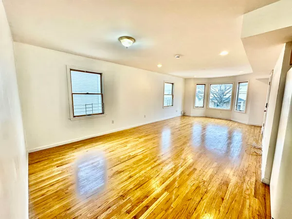 $2,900 | 53 Williams Avenue, Unit 2, Jersey City, NJ 07304