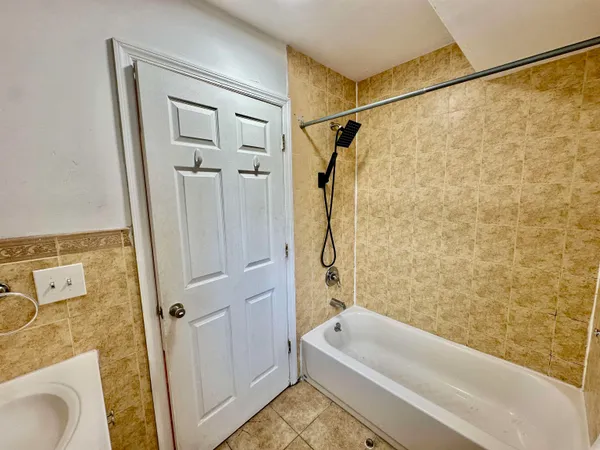 $2,900 | 53 Williams Avenue, Unit 2, Jersey City, NJ 07304