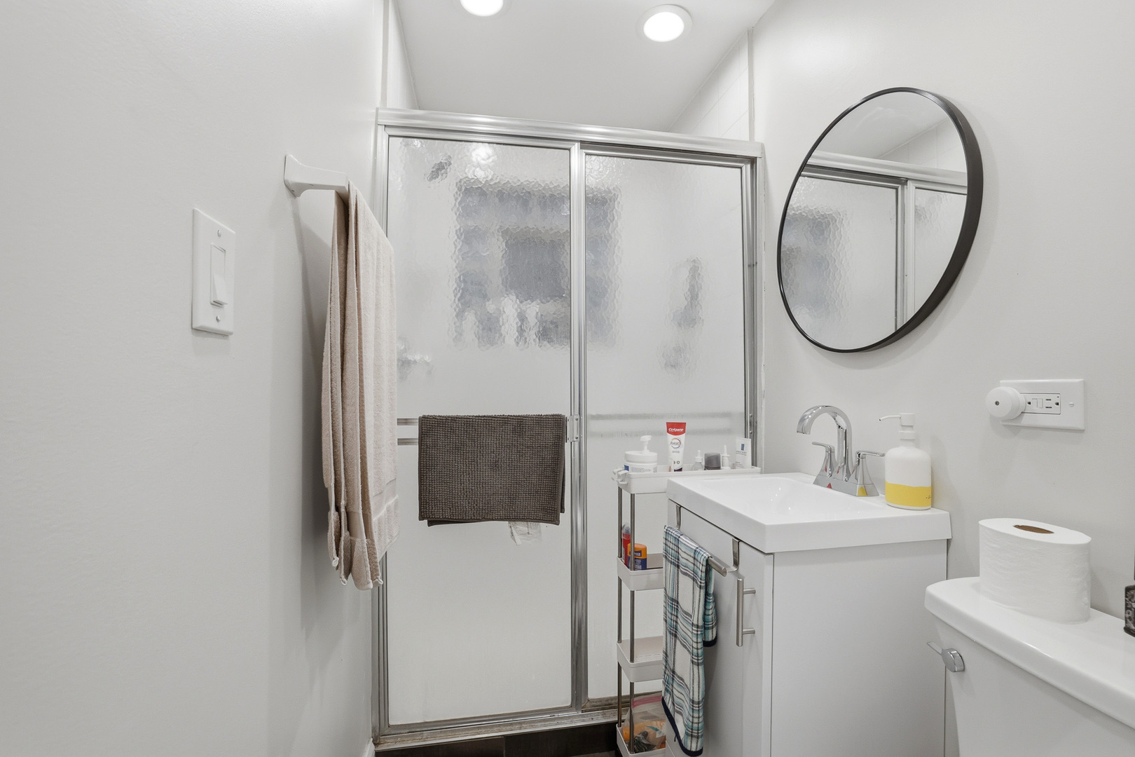 4327 North Avers Avenue Chicago, IL 60618 - Photo 13 of 33 a bathroom with a sink and a mirror