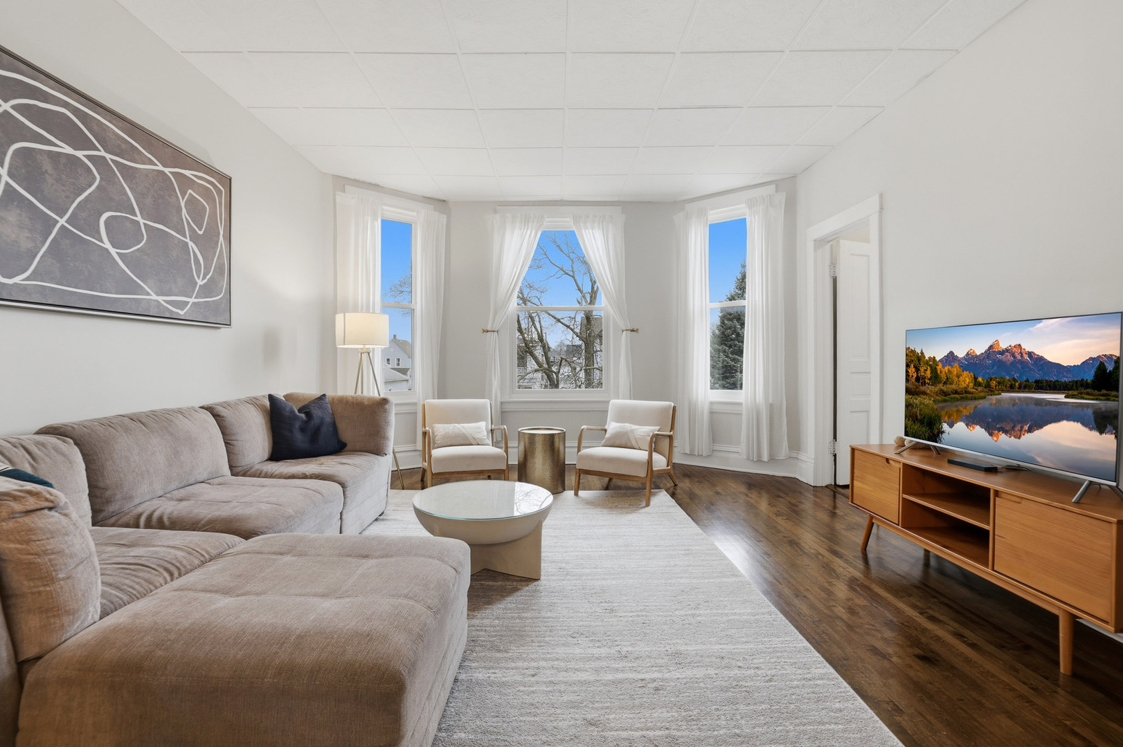 4327 North Avers Avenue Chicago, IL 60618 - Photo 2 of 33 a living room with furniture and wooden floor