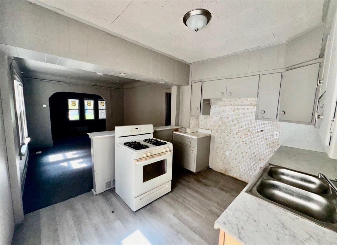 5856 Barrett Street Detroit, MI 48213 - Photo 8 of 9