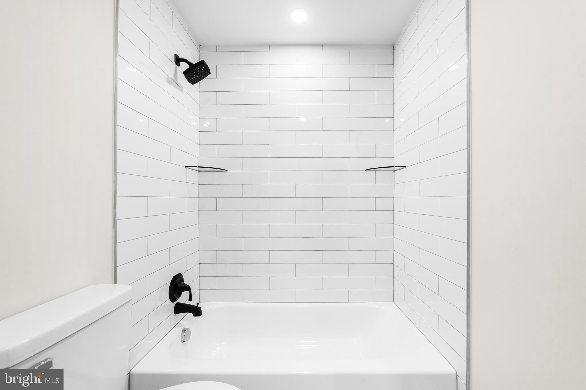 15 Dunlin Way Sicklerville, NJ 08081 - Photo 25 of 28 a bathroom with a bathtub