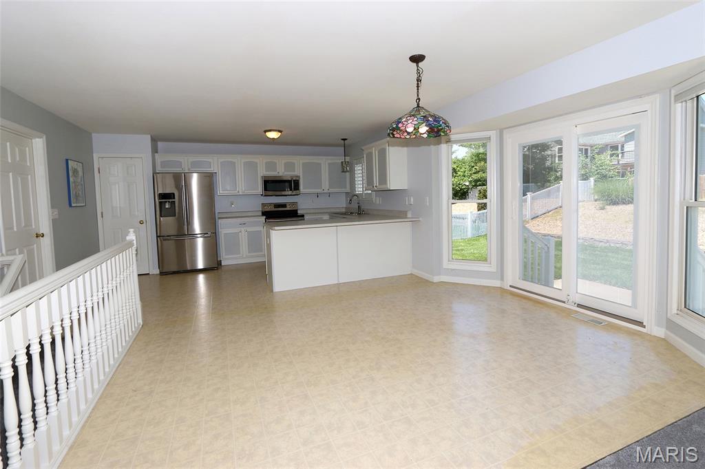 204 Jacobs Way St. Peters, MO 63376 - Photo 7 of 29