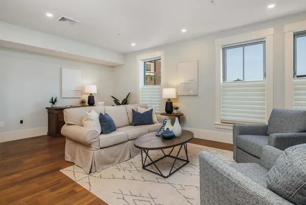 $5,000 | 50 Maplewood Avenue, Unit 303, Portsmouth, NH 03801