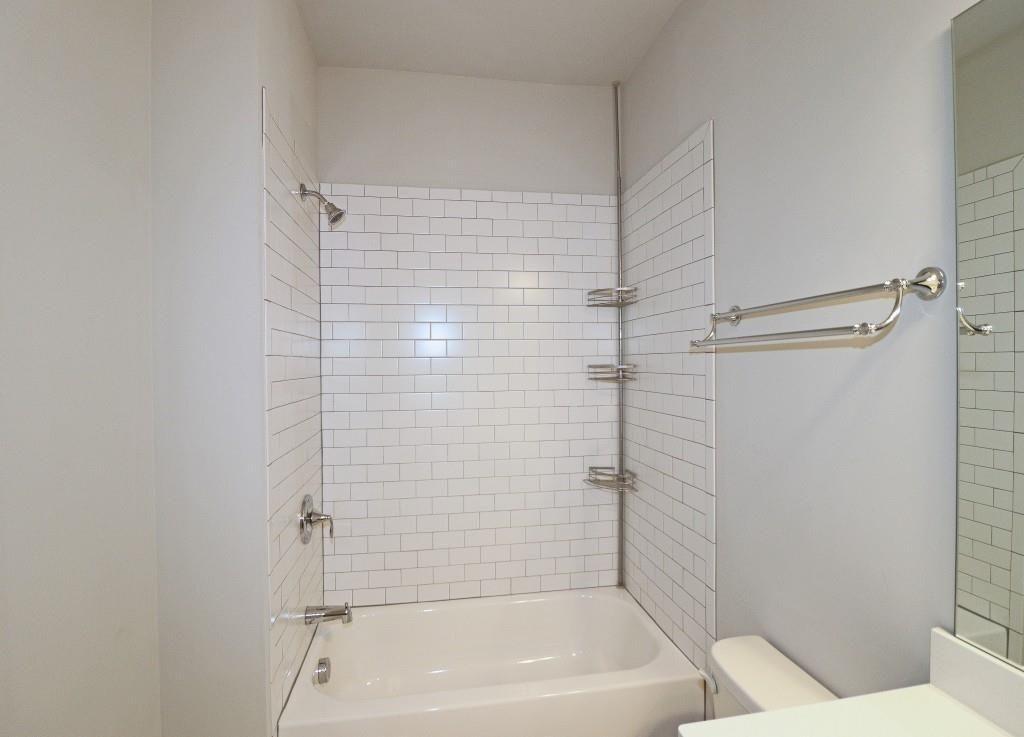 2163 Wiggins Walk Atlanta, GA 30316 - Photo 14 of 22 a bathroom with a bathtub