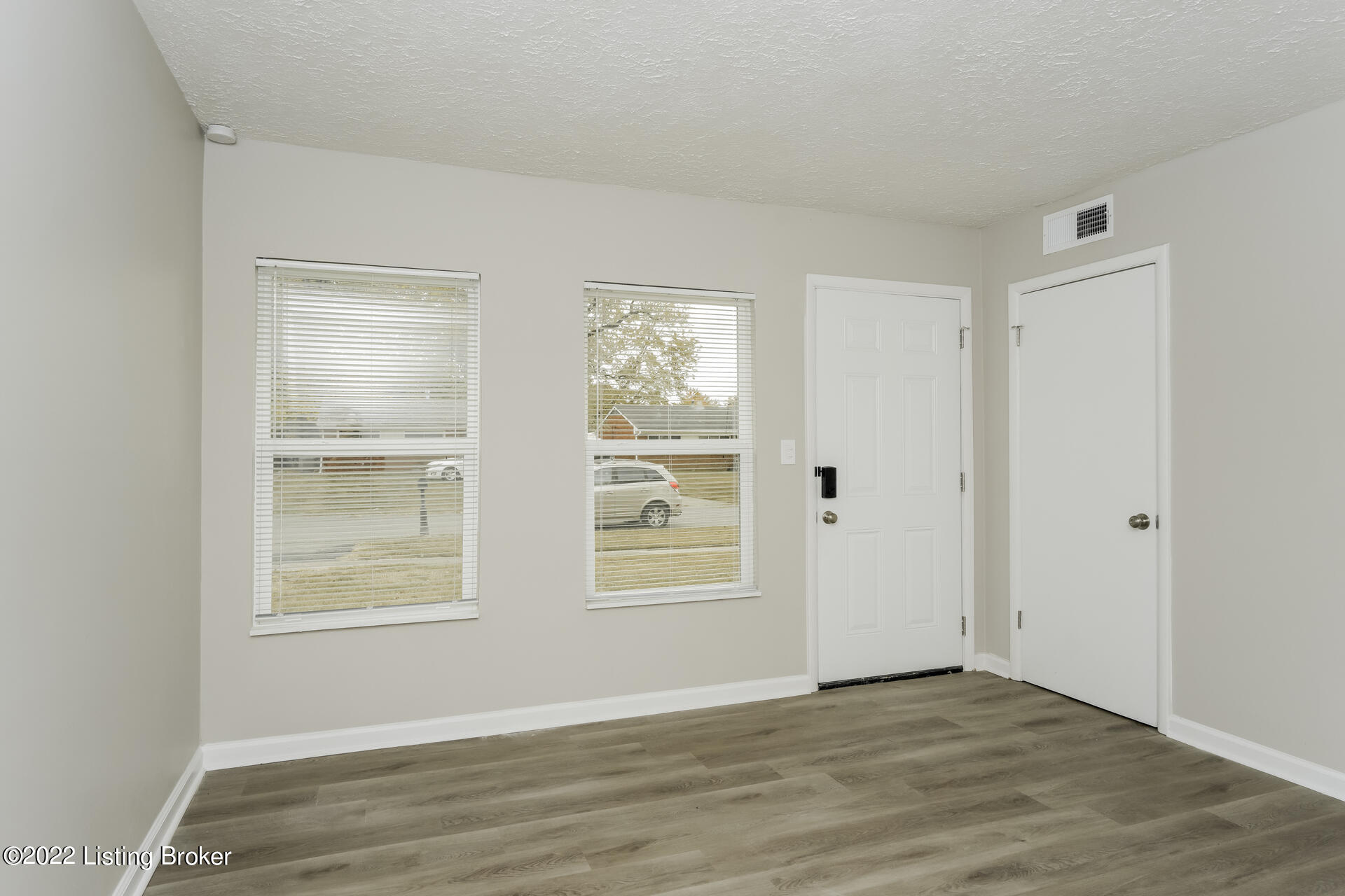 5205 Rural Way Louisville, KY 40218 - Photo 2 of 11 020-photo-living-room-12023923