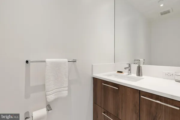 $3,500 | 1650 Silver Hill Drive, Unit 1404, McLean, VA 22102