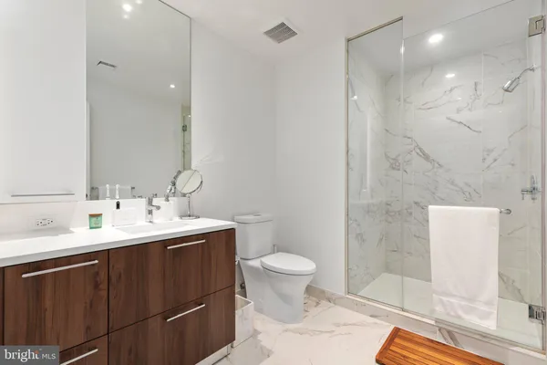 $3,500 | 1650 Silver Hill Drive, Unit 1404, McLean, VA 22102