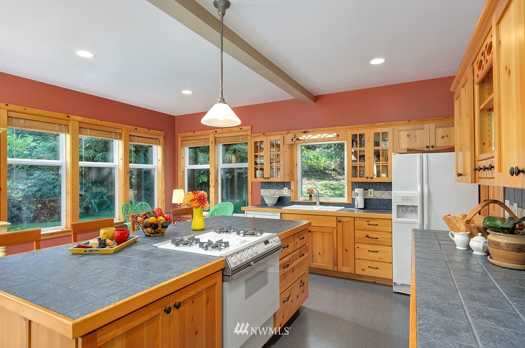 21253 President Point Road Northeast Kingston, WA 98346 - Photo 6 of 15 Gallery Image 6