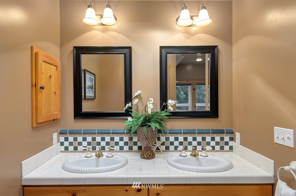21253 President Point Road Northeast Kingston, WA 98346 - Photo 10 of 15 Gallery Image 10