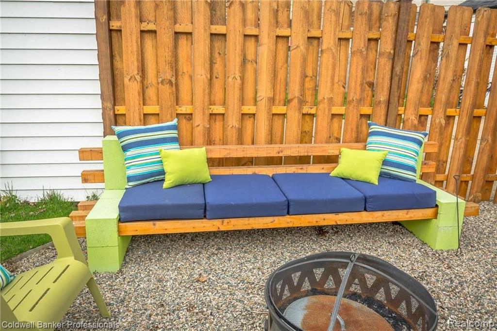 1339 Hampton Road Grosse Pointe Woods, MI 48236 - Photo 30 of 32