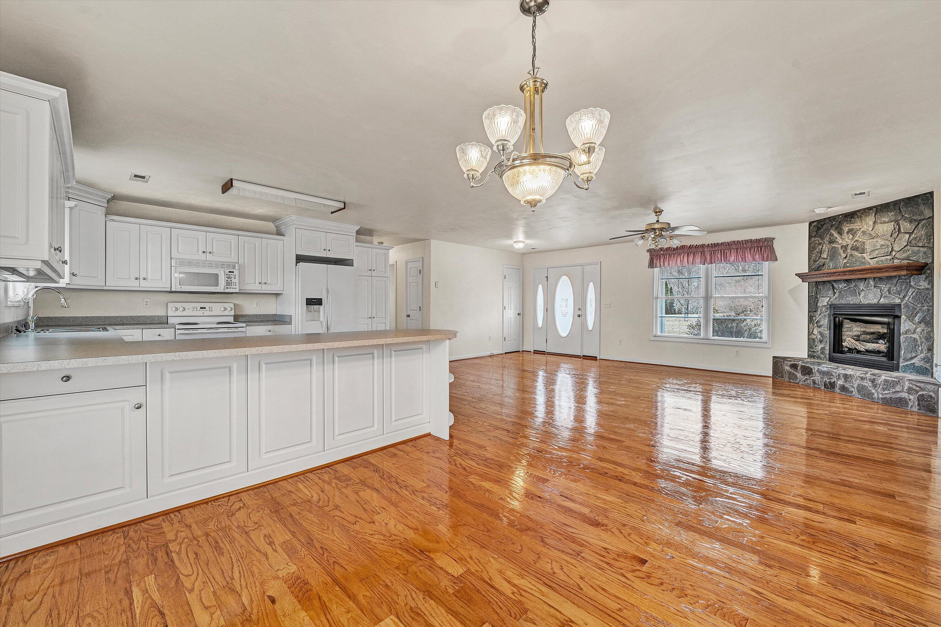 75 Evergreen Road Wirtz, VA 24184 - Photo 12 of 36 11-SGP-40