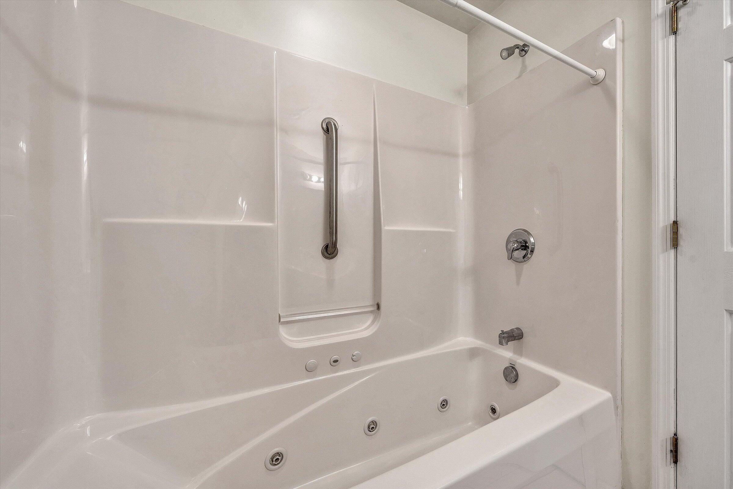 75 Evergreen Road Wirtz, VA 24184 - Photo 22 of 36 Whirlpool tub