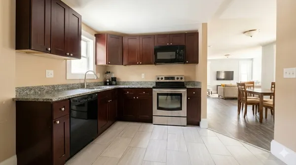 $2,700 | 596 Beacon Street, Unit 2, Lowell, MA 01850