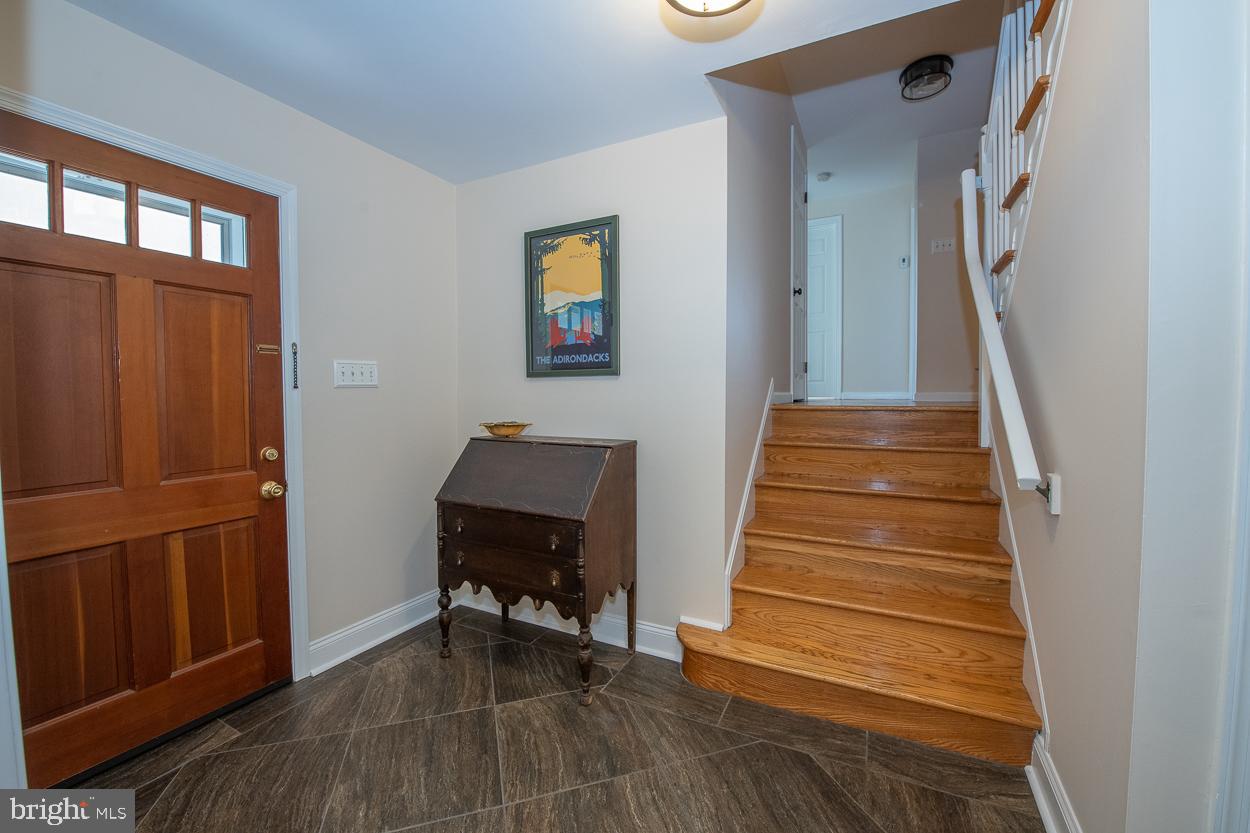 140 Gulph Hills Road Wayne, PA 19087 - Photo 2 of 35 Entry Foyer