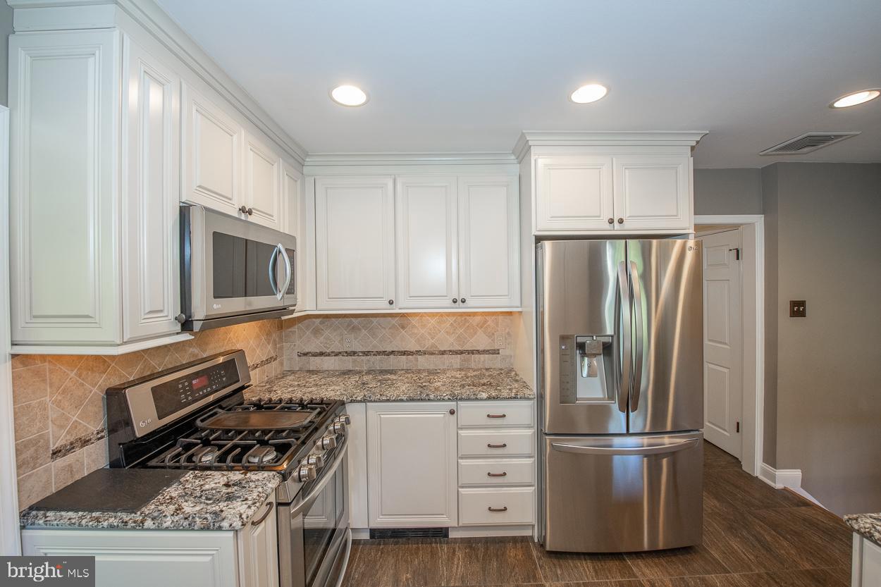 140 Gulph Hills Road Wayne, PA 19087 - Photo 11 of 35 Eat in Kitchen