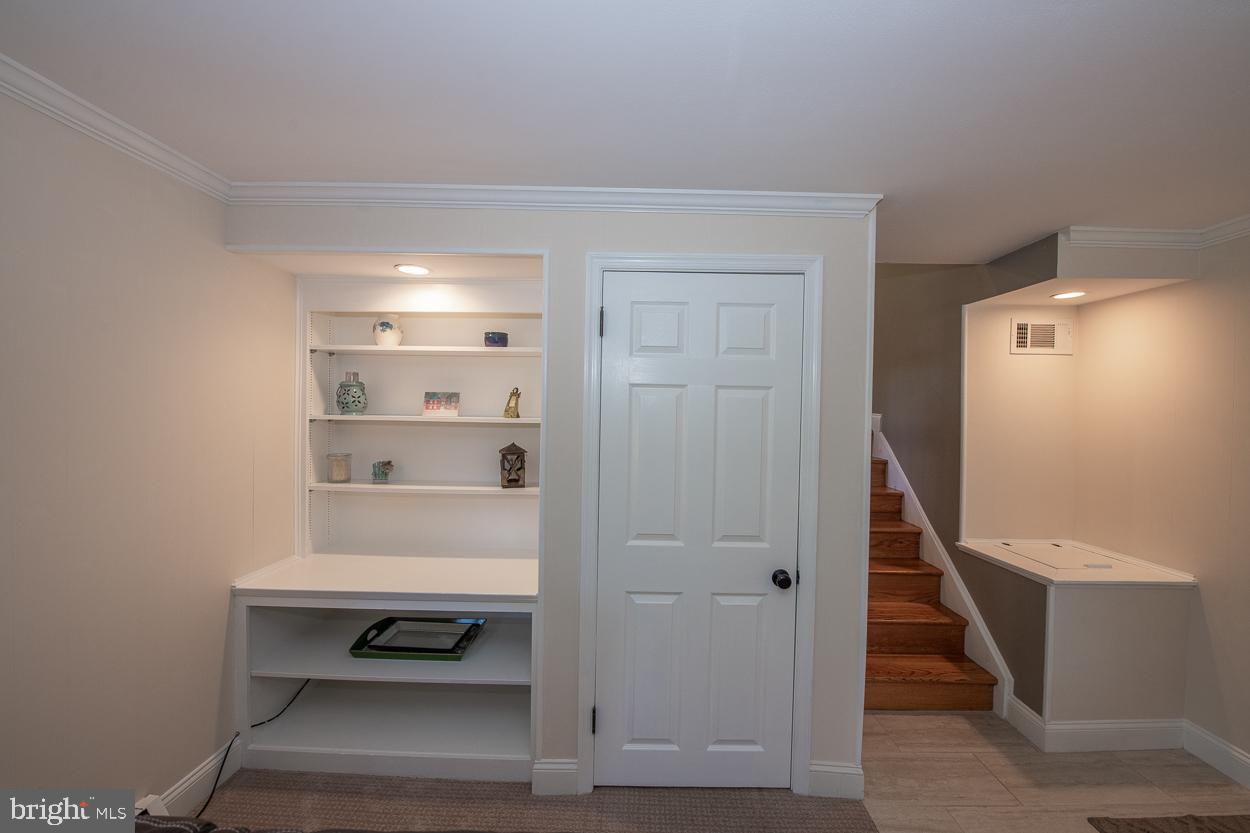 140 Gulph Hills Road Wayne, PA 19087 - Photo 15 of 35 Family Room with Built ins