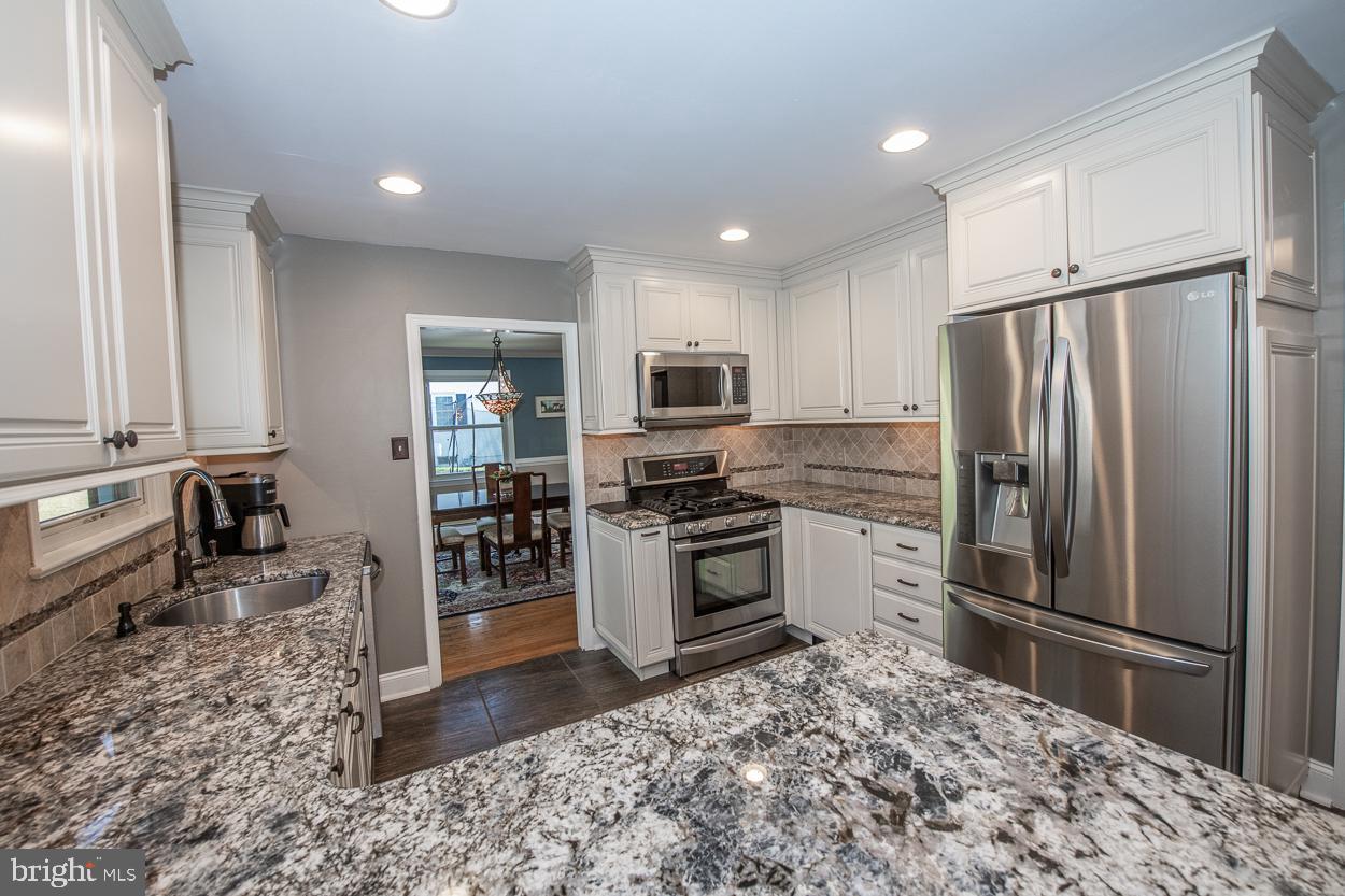 140 Gulph Hills Road Wayne, PA 19087 - Photo 10 of 35 Eat in Kitchen with Stainless Steel Appliances