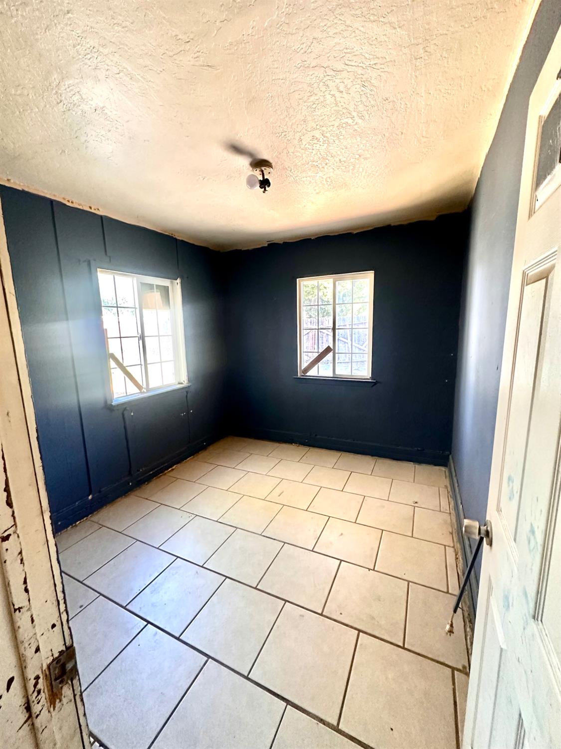 1924 Kenneth Street Modesto, CA 95351 - Photo 9 of 34