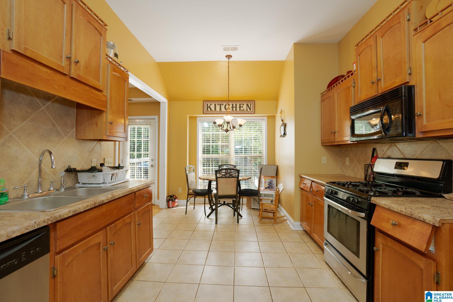 5373 Summerset Way Bessemer, AL 35022 - Photo 4 of 23