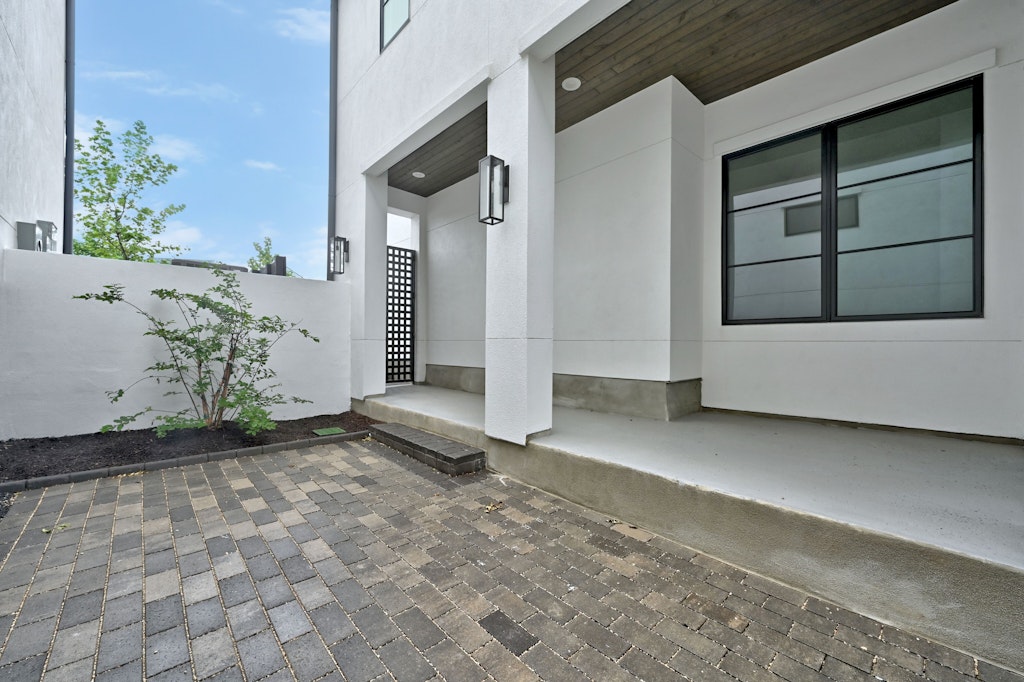 6805 Adeline Way, Unit 17 Austin, TX 78746 - Photo 5 of 38 View of porch
