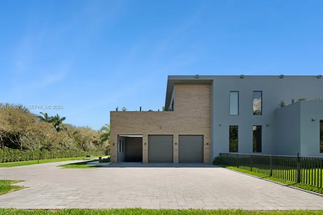 $16,990,000 | 5900 Southwest 129th Terrace, Pinecrest, FL 33156