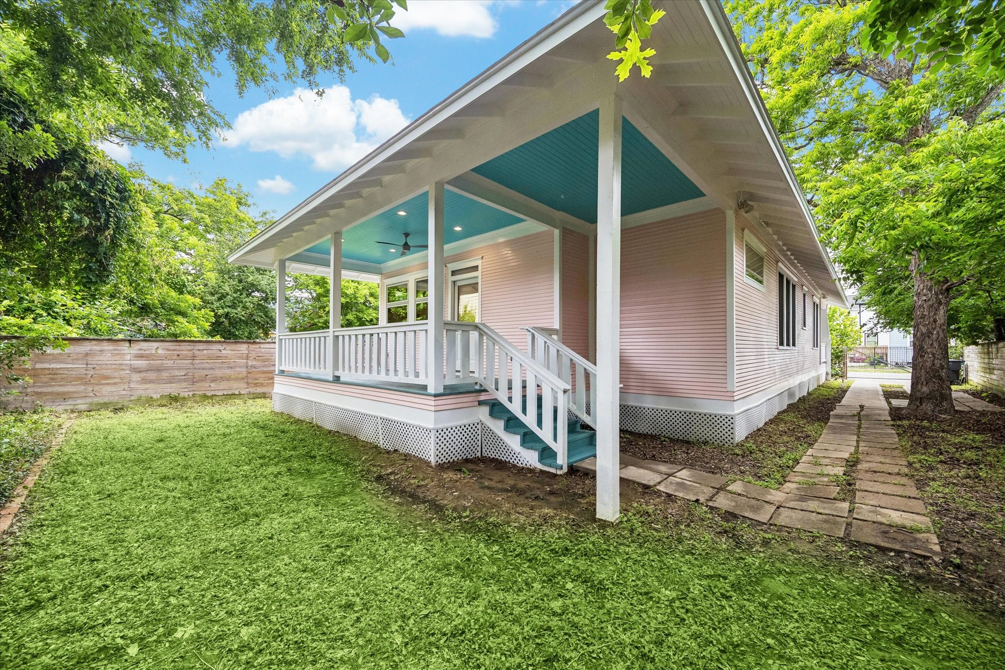 1603 Fulton Street Houston, TX 77009 - Photo 27 of 28 a view of a house with a yard