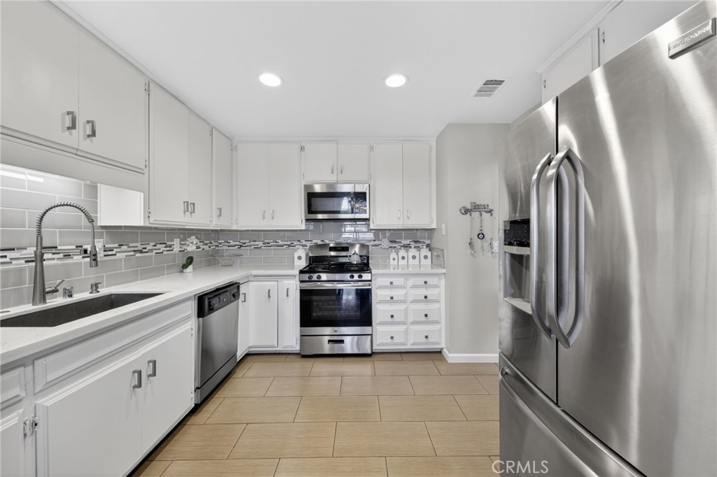 26258 Birkdale Road Menifee, CA 92586 - Photo 12 of 44