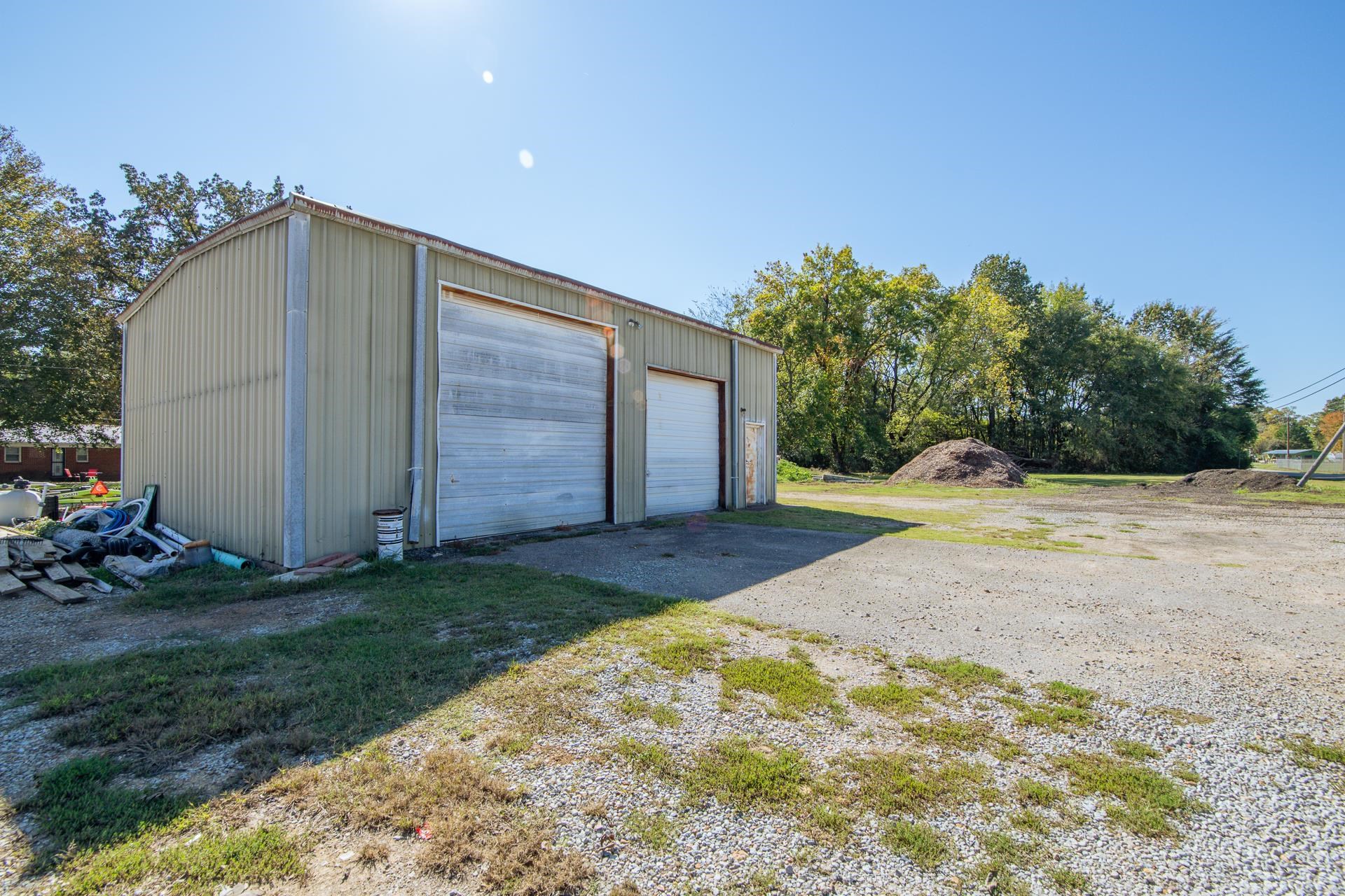 615 Patterson Road Savannah, TN 38372 - Photo 27 of 38 a backyard of a house