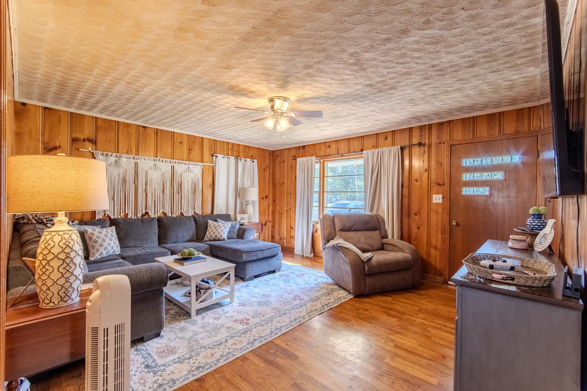 615 Patterson Road Savannah, TN 38372 - Photo 10 of 38 a living room with furniture and a large window