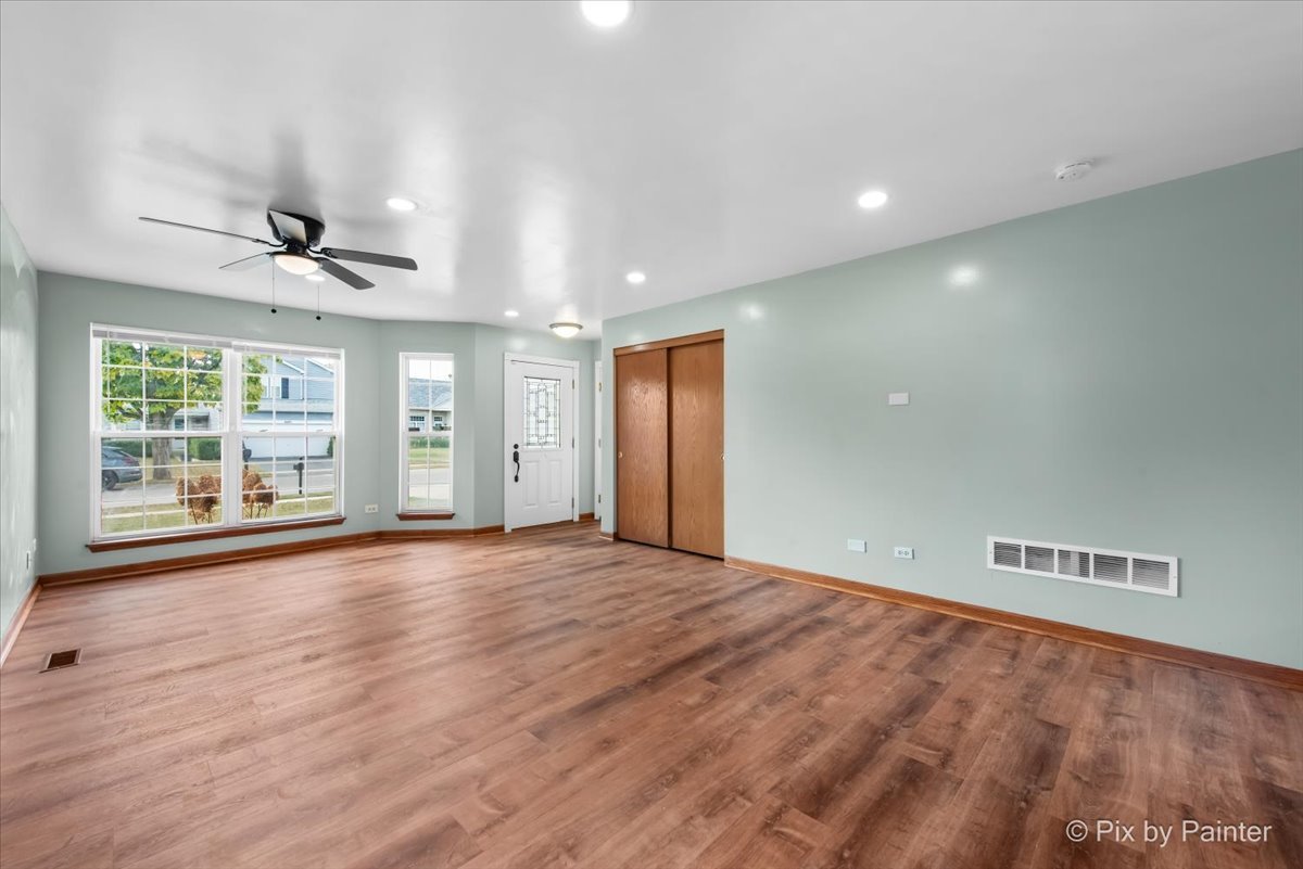 2076 Longwood Court Romeoville, IL 60446 - Photo 3 of 31