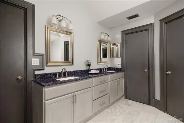 a en suite bathroom with double sink and a mirror
