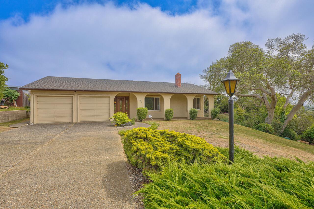 9220 Canyon Oak Road Salinas, CA 93907 - Photo 1 of 32 Gallery Image 1