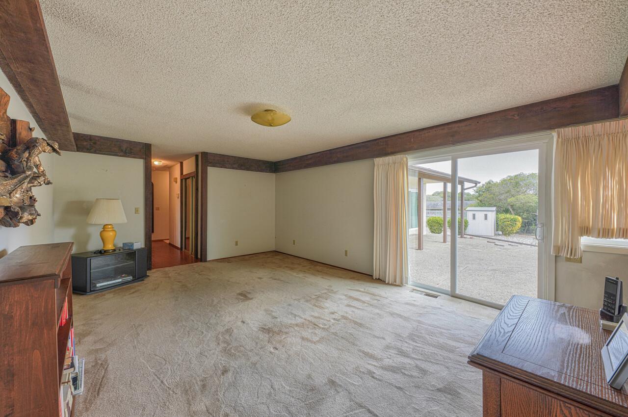 9220 Canyon Oak Road Salinas, CA 93907 - Photo 13 of 32 Gallery Image 13
