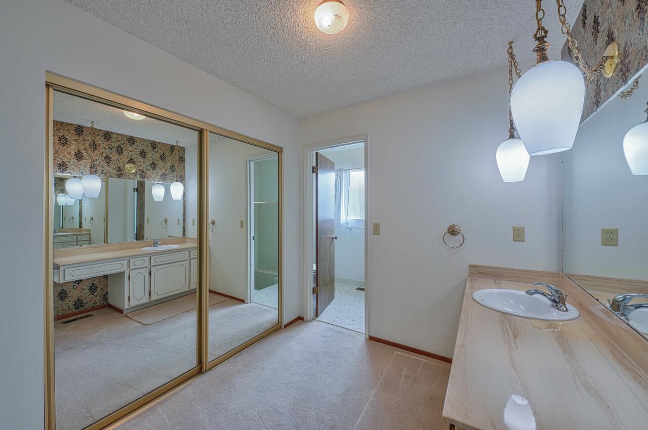 9220 Canyon Oak Road Salinas, CA 93907 - Photo 19 of 32 Gallery Image 19