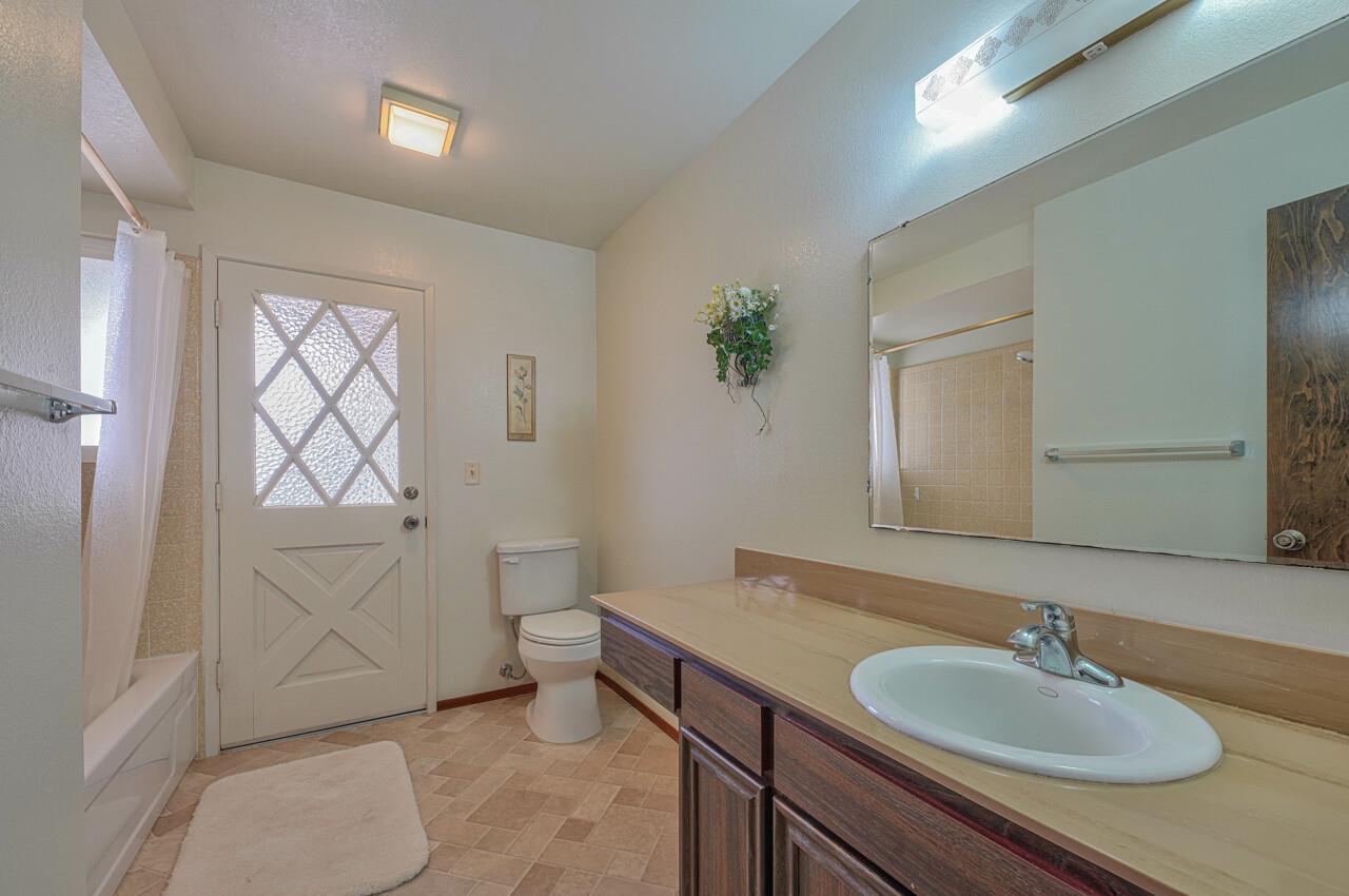 9220 Canyon Oak Road Salinas, CA 93907 - Photo 25 of 32 Gallery Image 25