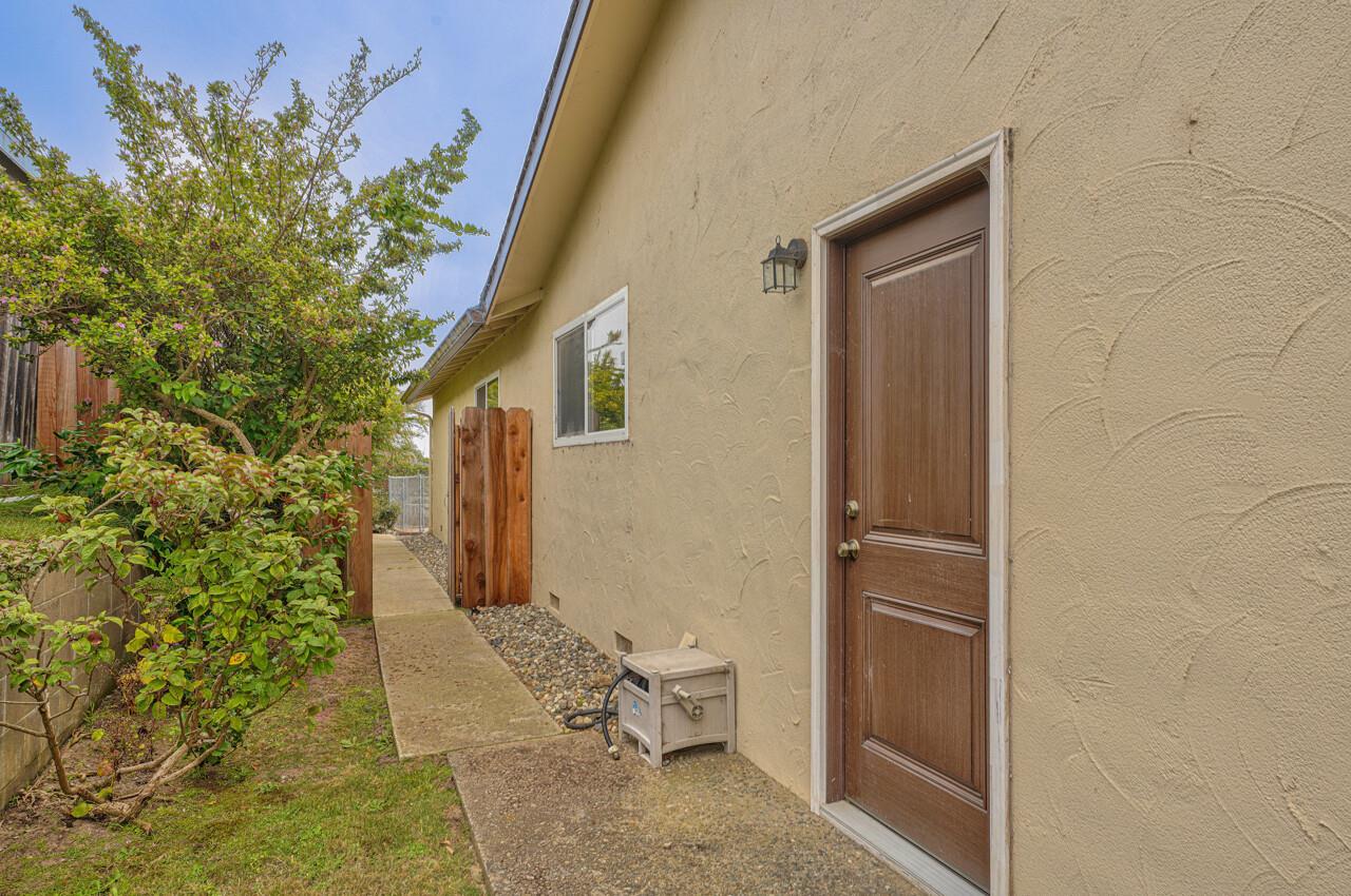 9220 Canyon Oak Road Salinas, CA 93907 - Photo 30 of 32 Gallery Image 30