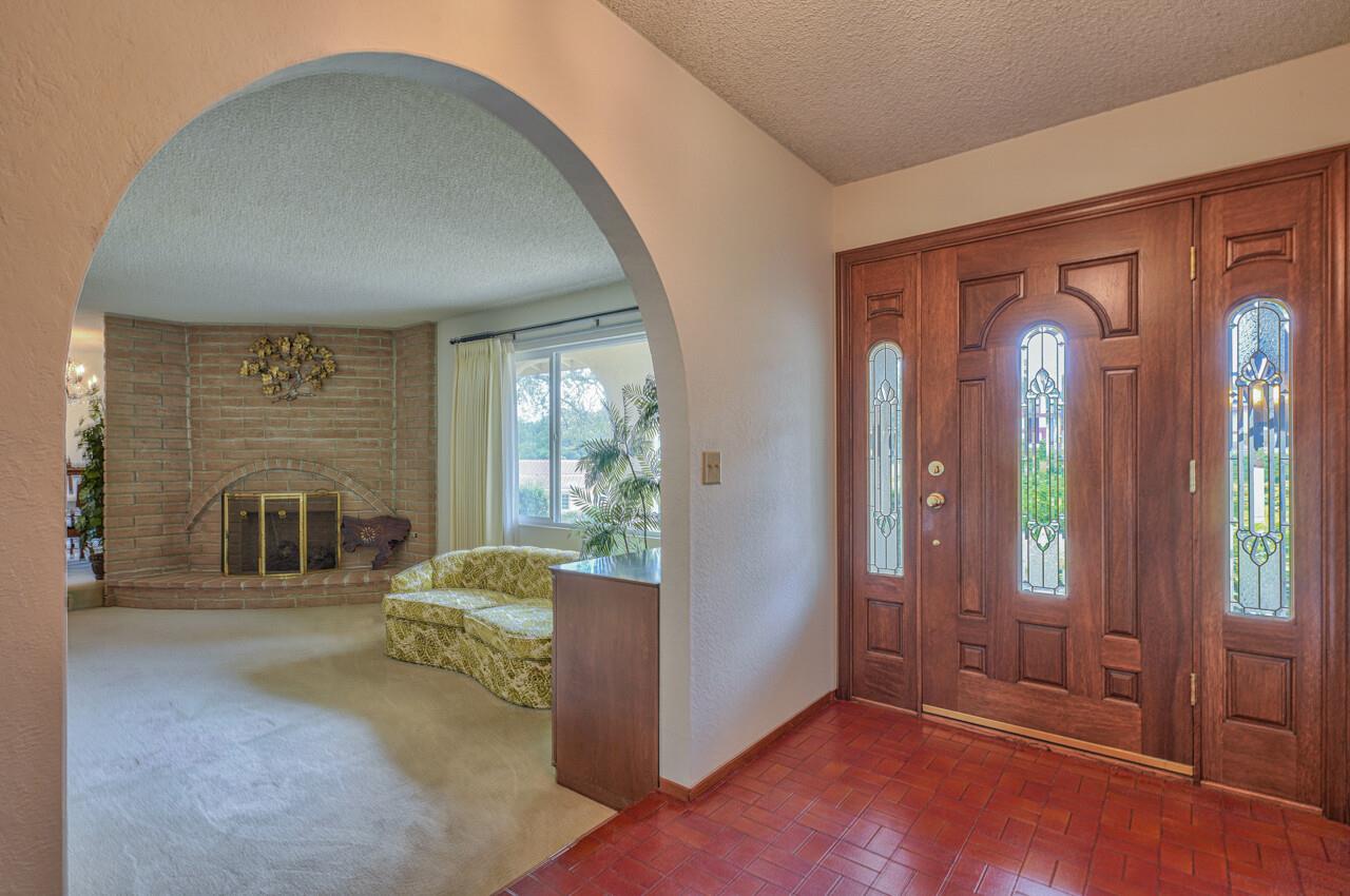 9220 Canyon Oak Road Salinas, CA 93907 - Photo 4 of 32 Gallery Image 4