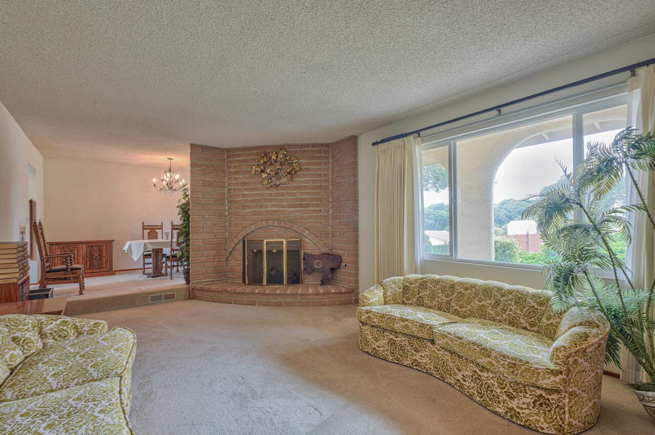 9220 Canyon Oak Road Salinas, CA 93907 - Photo 6 of 32 Gallery Image 6