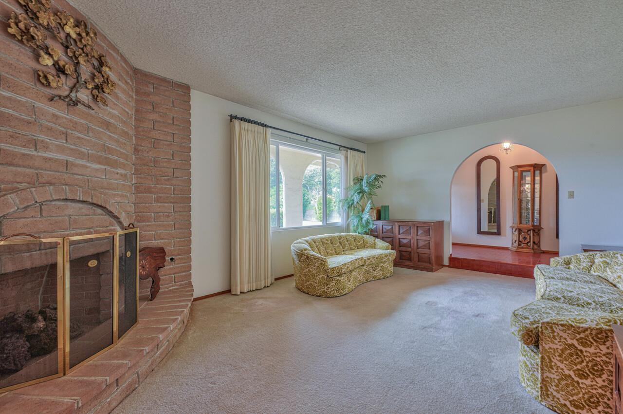 9220 Canyon Oak Road Salinas, CA 93907 - Photo 7 of 32 Gallery Image 7