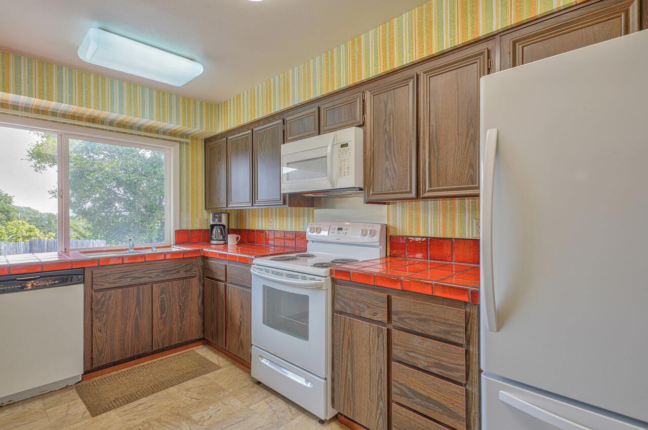 9220 Canyon Oak Road Salinas, CA 93907 - Photo 9 of 32 Gallery Image 9