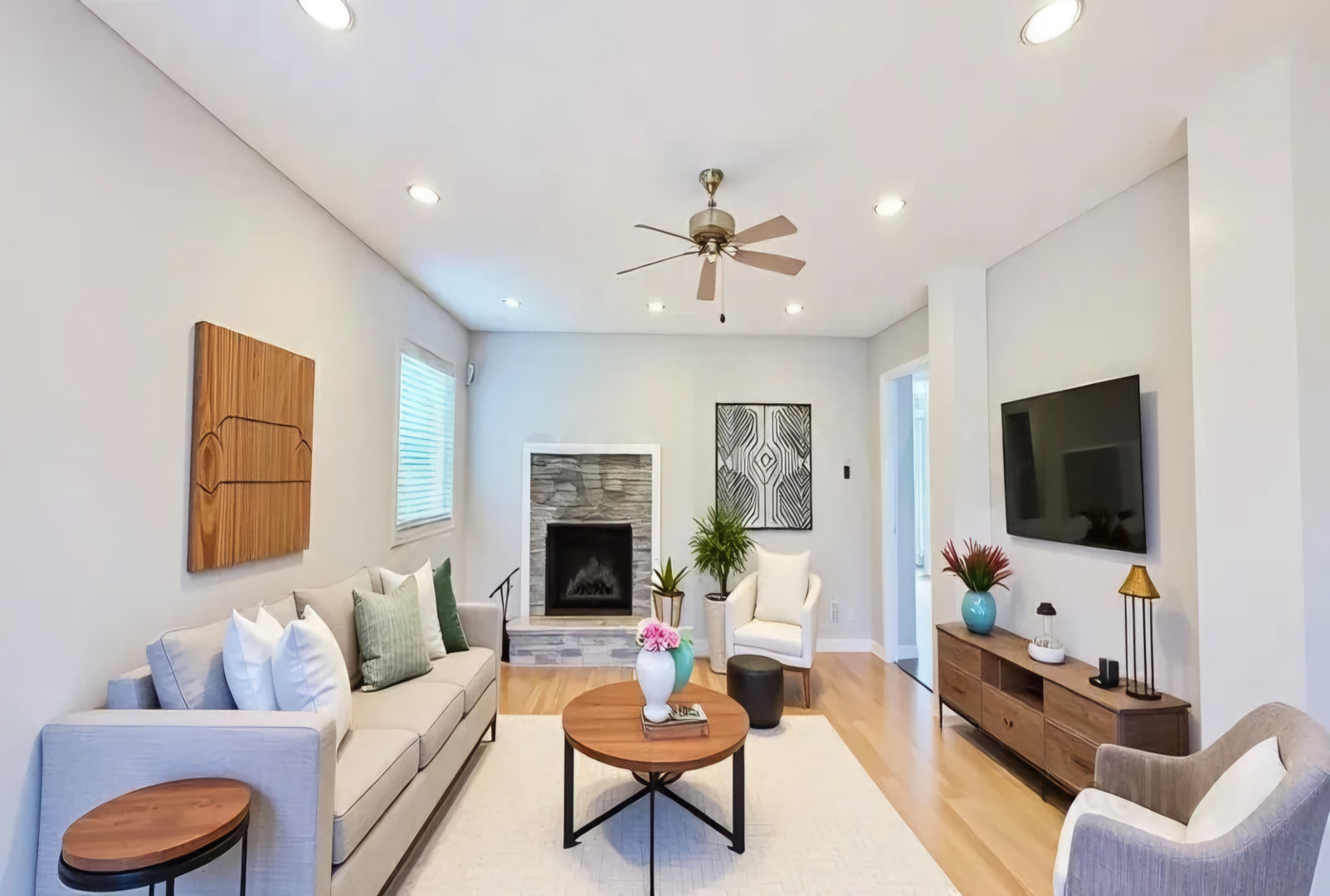 701 Oakton Street Park Ridge, IL 60068 - Photo 3 of 59 a living room with furniture and a flat screen tv