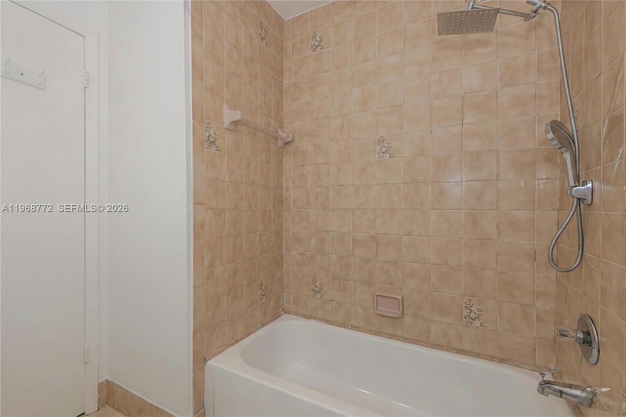 1082 West 79th Street, Unit 25 Hialeah, FL 33014 - Photo 16 of 16 a bathroom with a bathtub