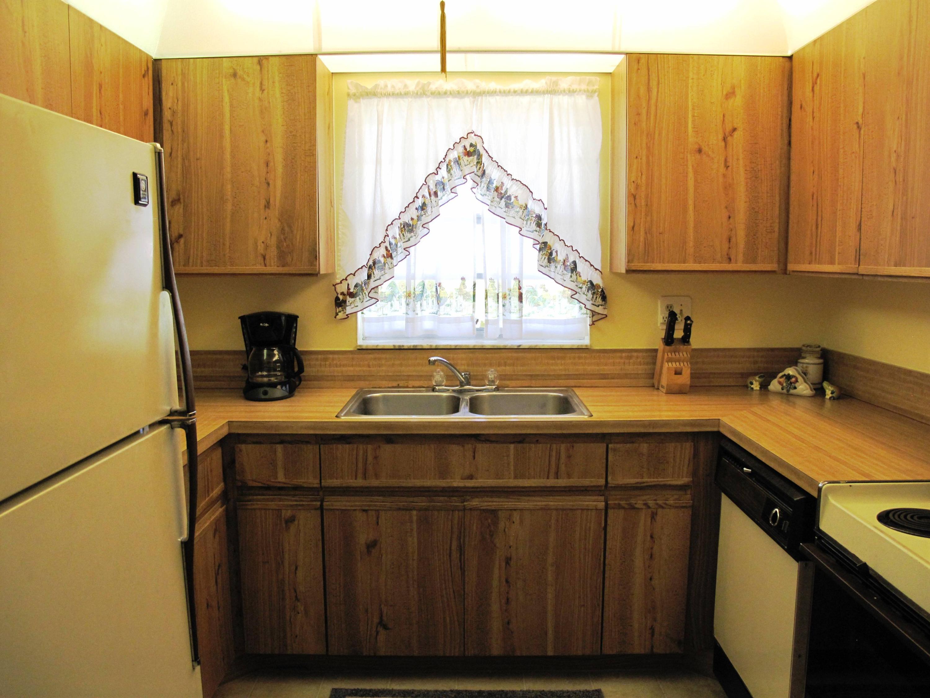 13960 Nesting Way, Unit A Delray Beach, FL 33484 - Photo 5 of 45 Kitchen in mint condition (3)