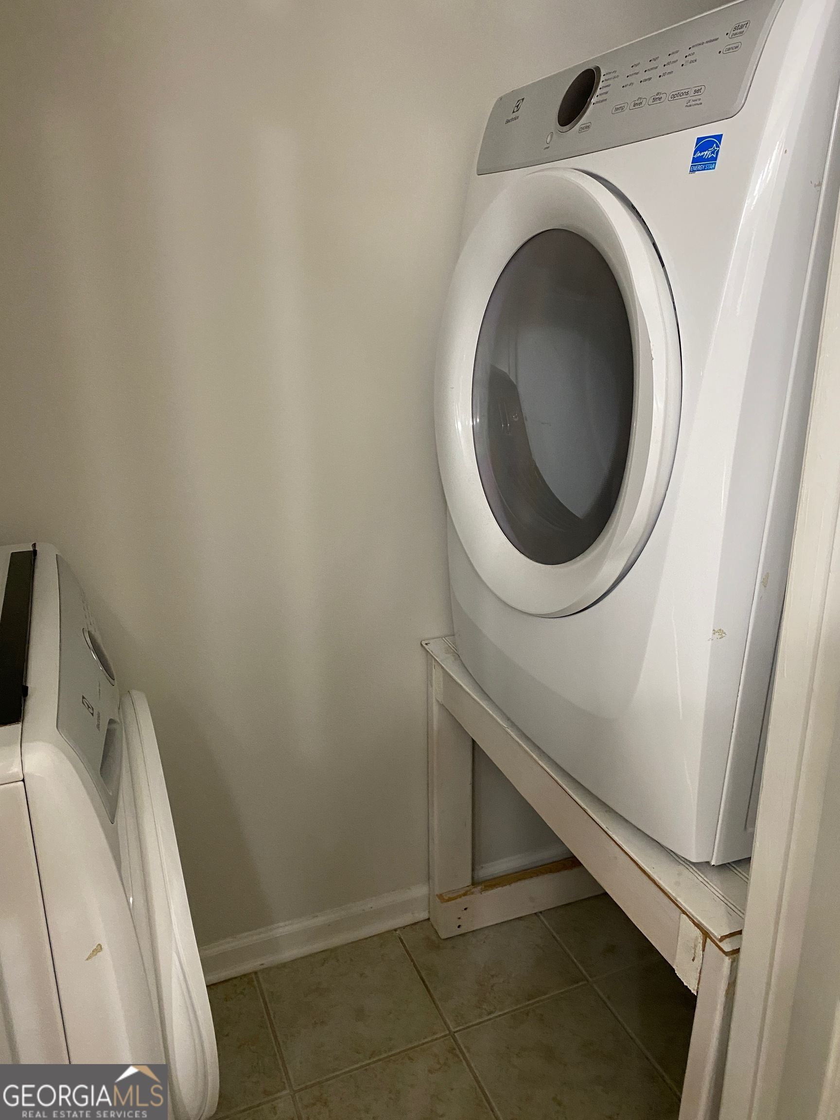 172 Sonata Circle Pooler, GA 31322 - Photo 34 of 48 a utility room with dryer and washer