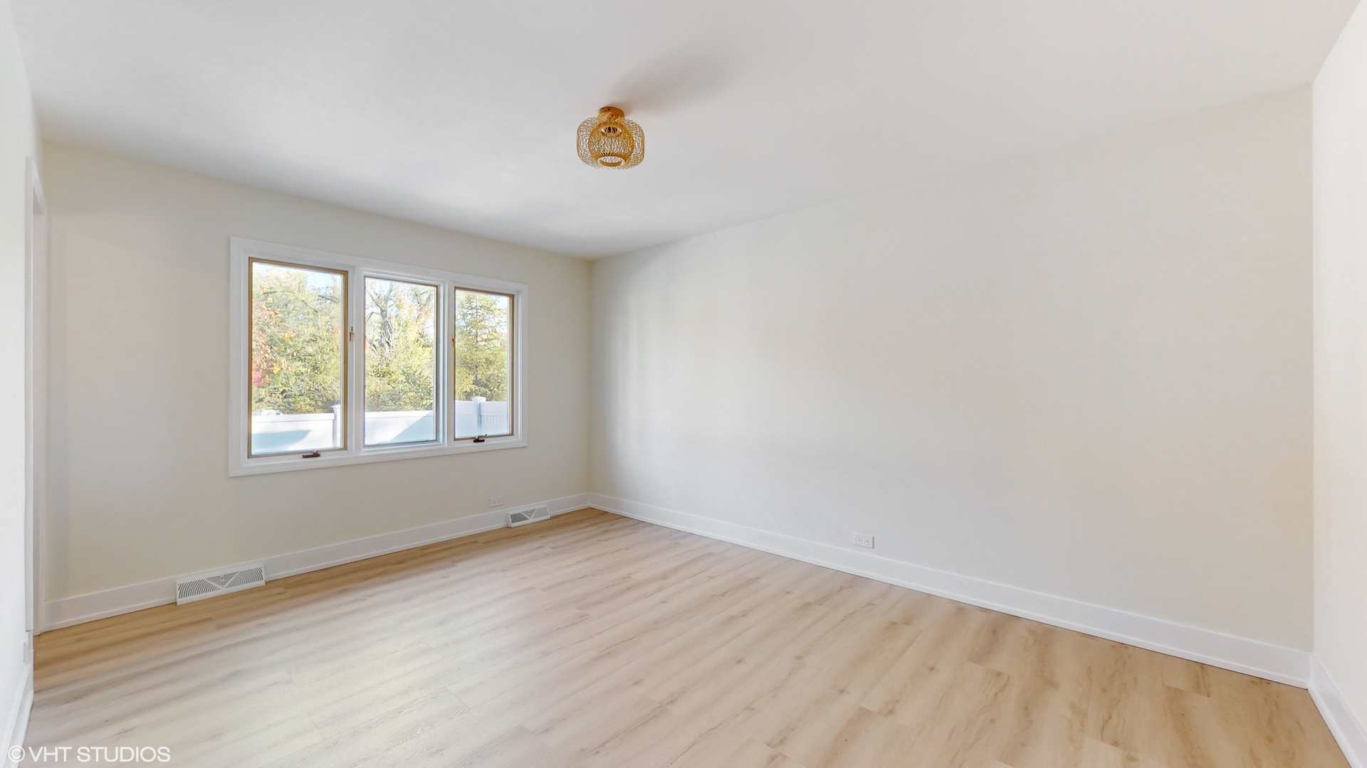 2140 Pfingsten Road Northbrook, IL 60062 - Photo 22 of 44 an empty room with a window