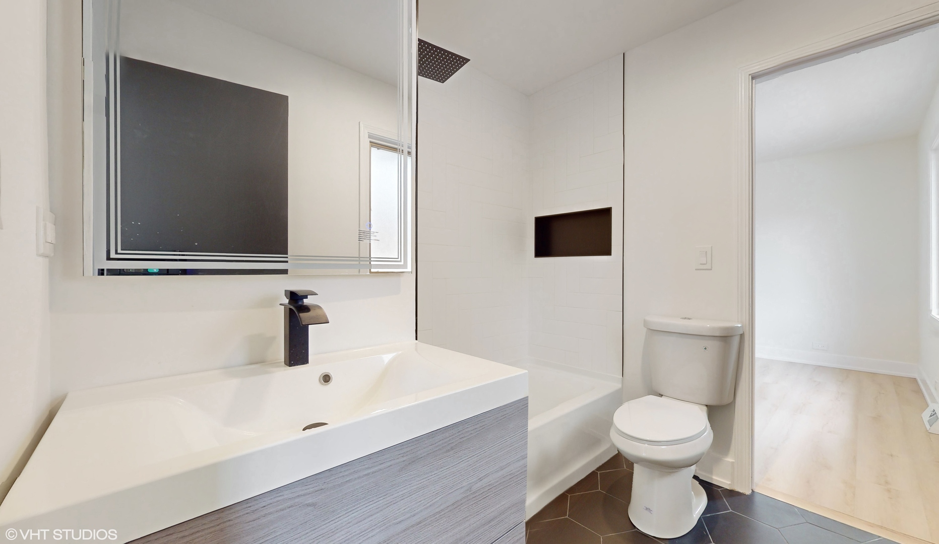 2140 Pfingsten Road Northbrook, IL 60062 - Photo 24 of 44 a bathroom with a toilet and a bathtub