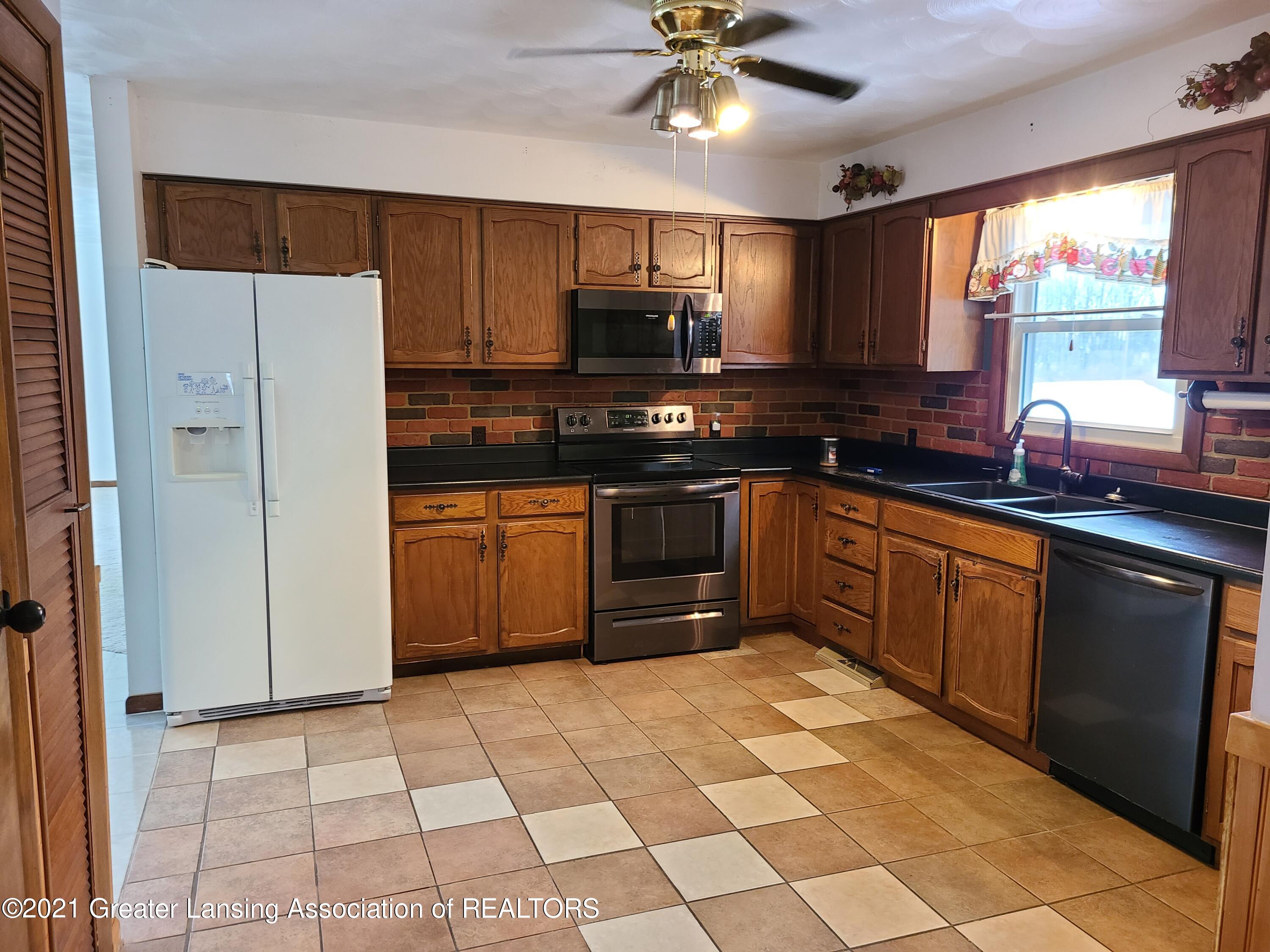 530 South Stine Road Charlotte, MI 48813 - Photo 19 of 27 20211127_133901